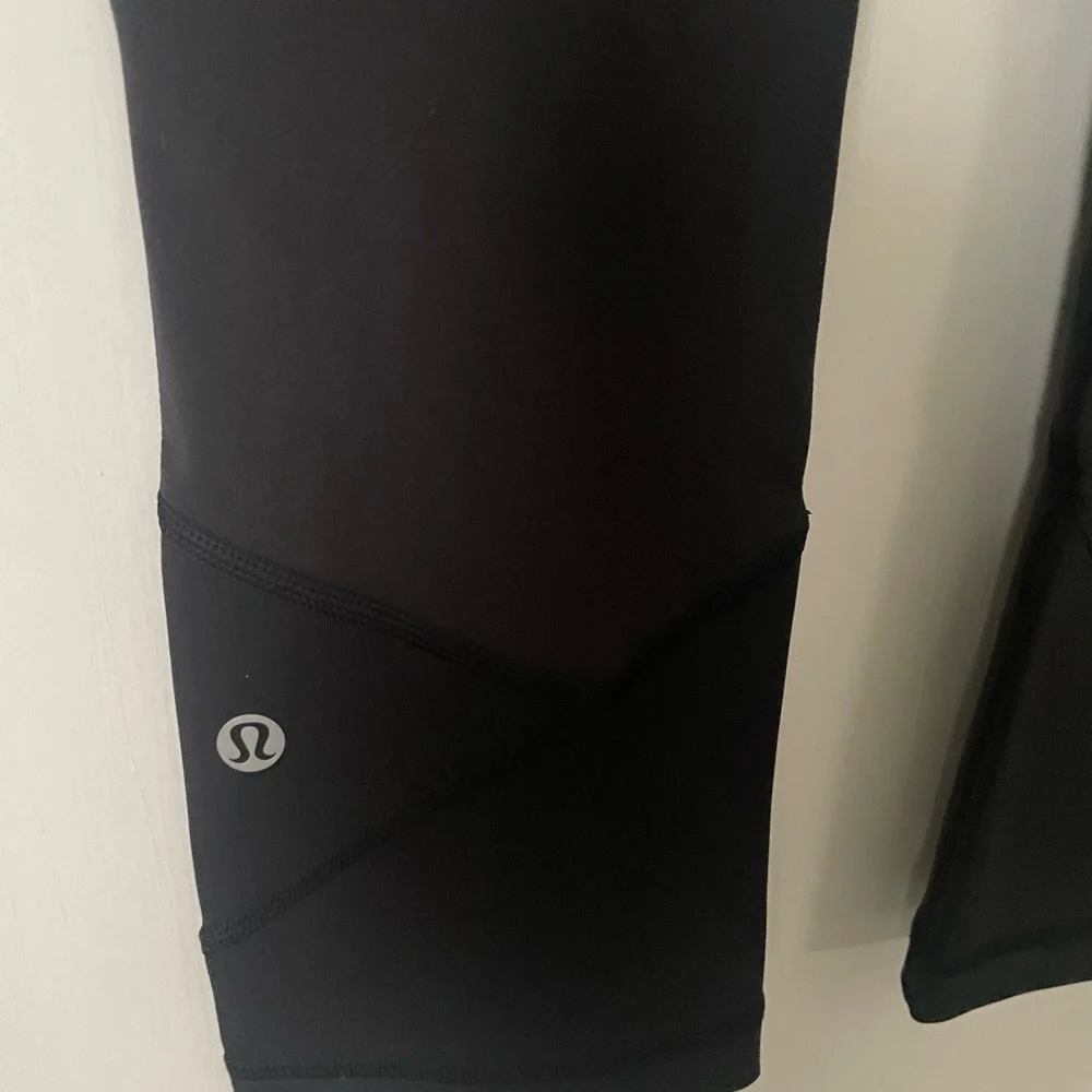 Lululemon Pace Rival Crop *Full-On Luxtreme 22"
Black Women’s Size 4 - Picture 4 of 7